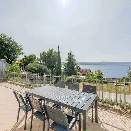 Apartment With Pool Vrdoljak