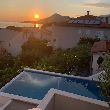 Apartment With Pool Vrdoljak
