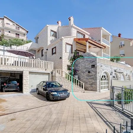 아파트 With Pool Vrdoljak