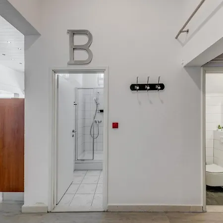 With Pool Vrdoljak 아파트 *