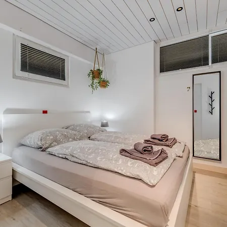 아파트 With Pool Vrdoljak