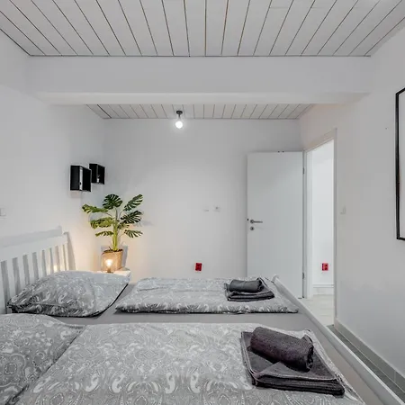 With Pool Vrdoljak 아파트 *