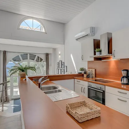 Apartment With Pool Vrdoljak *