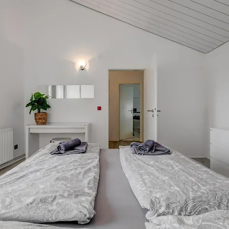Apartment With Pool Vrdoljak *