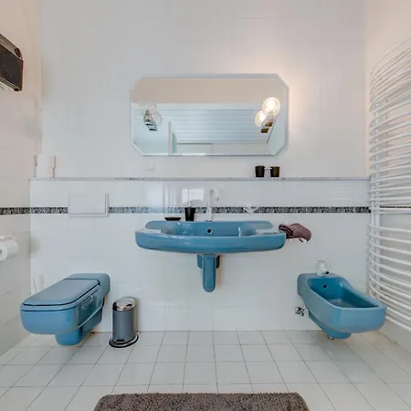 With Pool Vrdoljak * 오미스