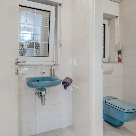 아파트 With Pool Vrdoljak *