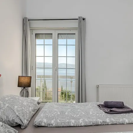 With Pool Vrdoljak 아파트 *