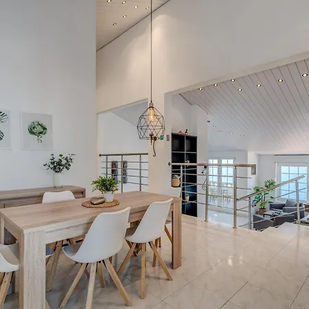 With Pool Vrdoljak * 오미스