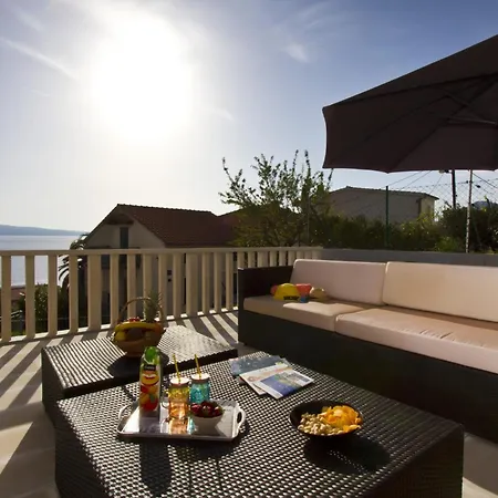 With Pool Vrdoljak * 오미스