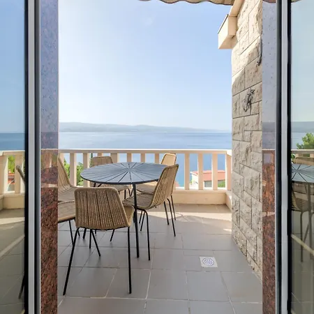 Apartment With Pool Vrdoljak