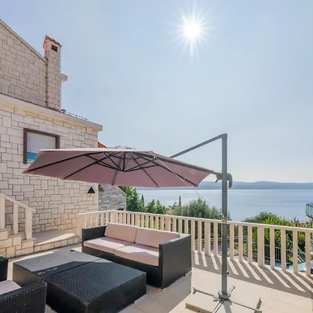 아파트 With Pool Vrdoljak 오미스