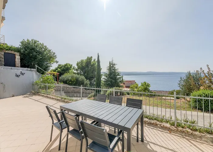 Apartament With Pool Vrdoljak