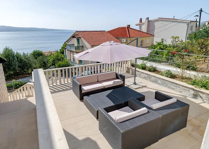 Apartament With Pool Vrdoljak Omiš