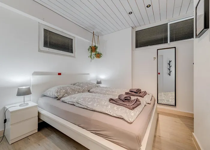 Apartament With Pool Vrdoljak