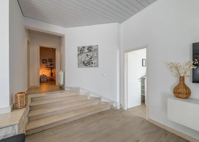 Apartament With Pool Vrdoljak Omiš