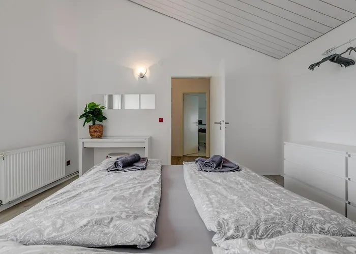 Apartament With Pool Vrdoljak *